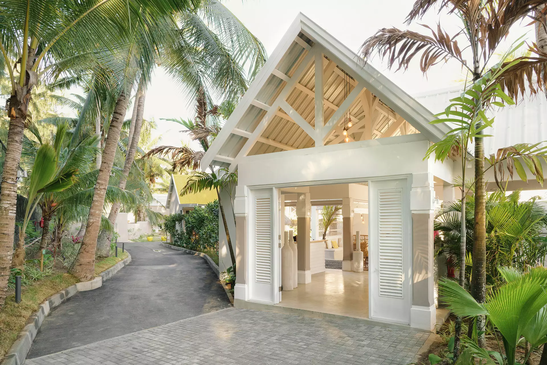 Tropical Attitude - Hotel Entry - Mauritius.com.webp