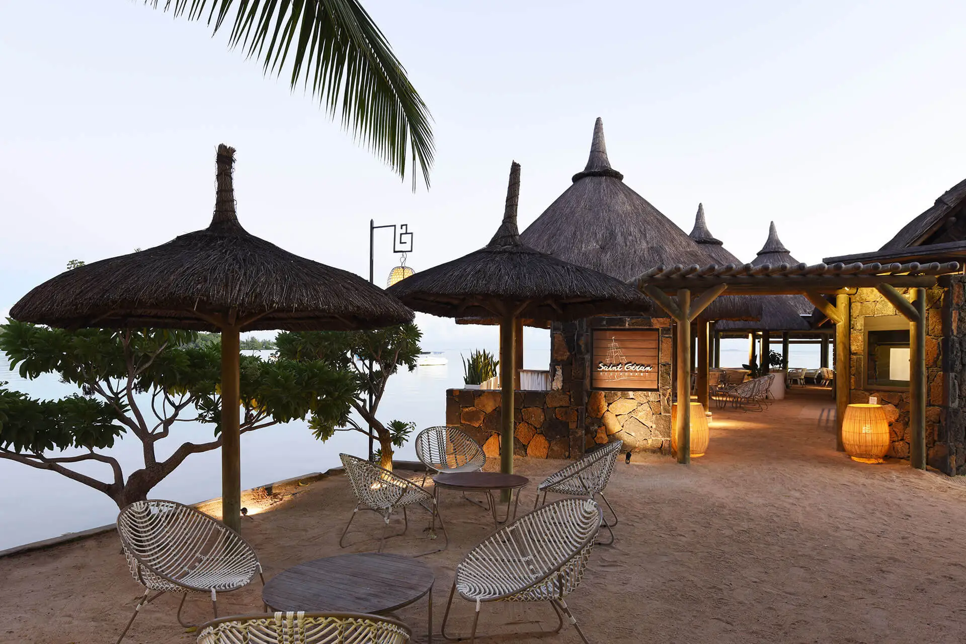 Veranda-Paul-et-Virginie-Beach-Bar.webp