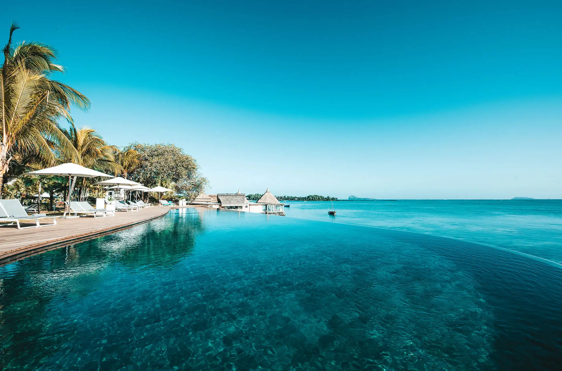 Veranda-Paul-et-Virginie-Pool.webp