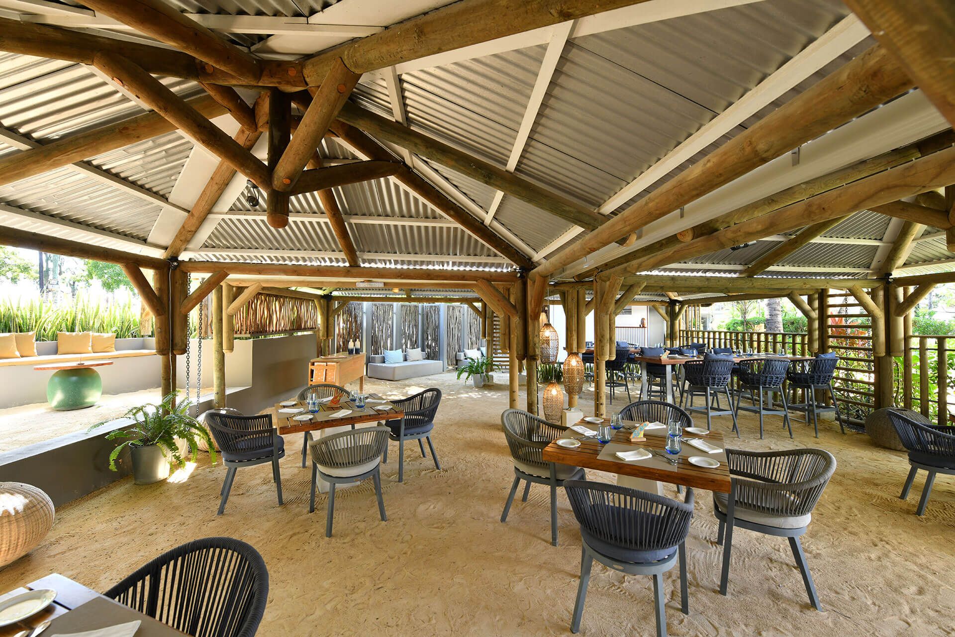 Veranda-Tamarin Hotel-and-Spa-Crazy-Fish-Bar.jfif