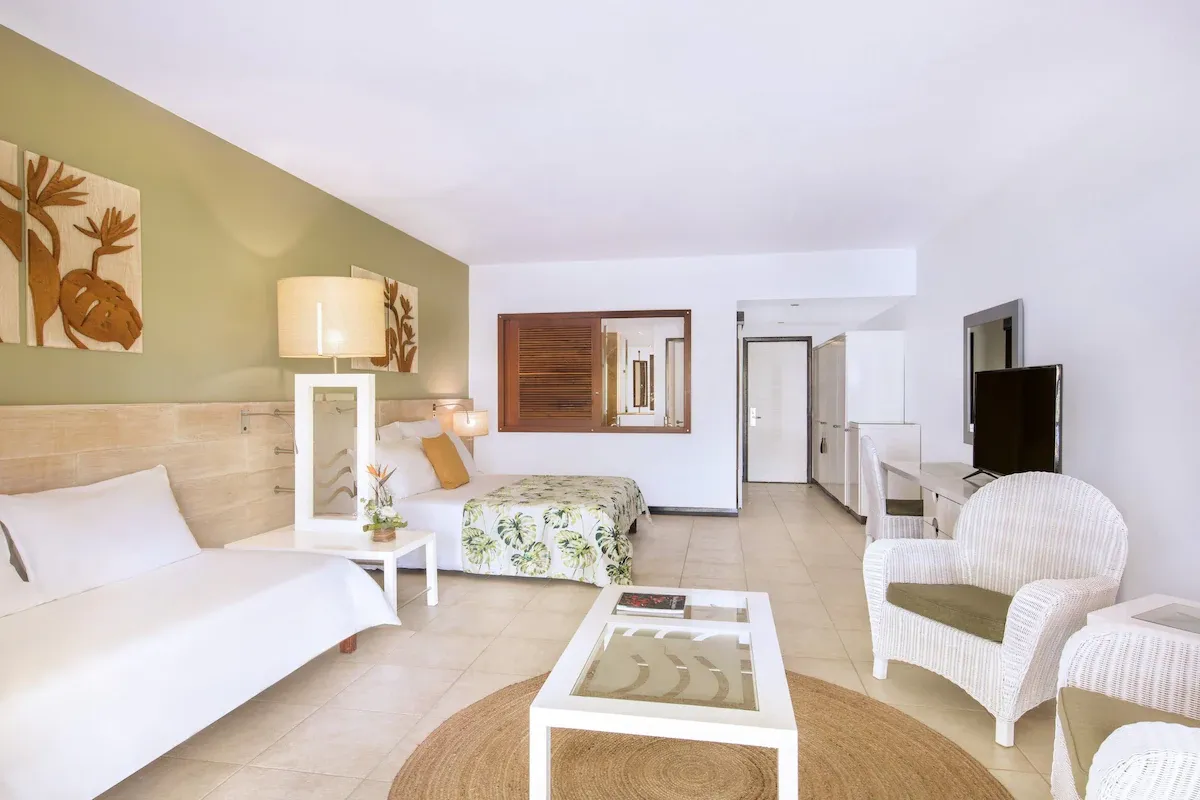 Victoria Beachcomber Resort & Spa