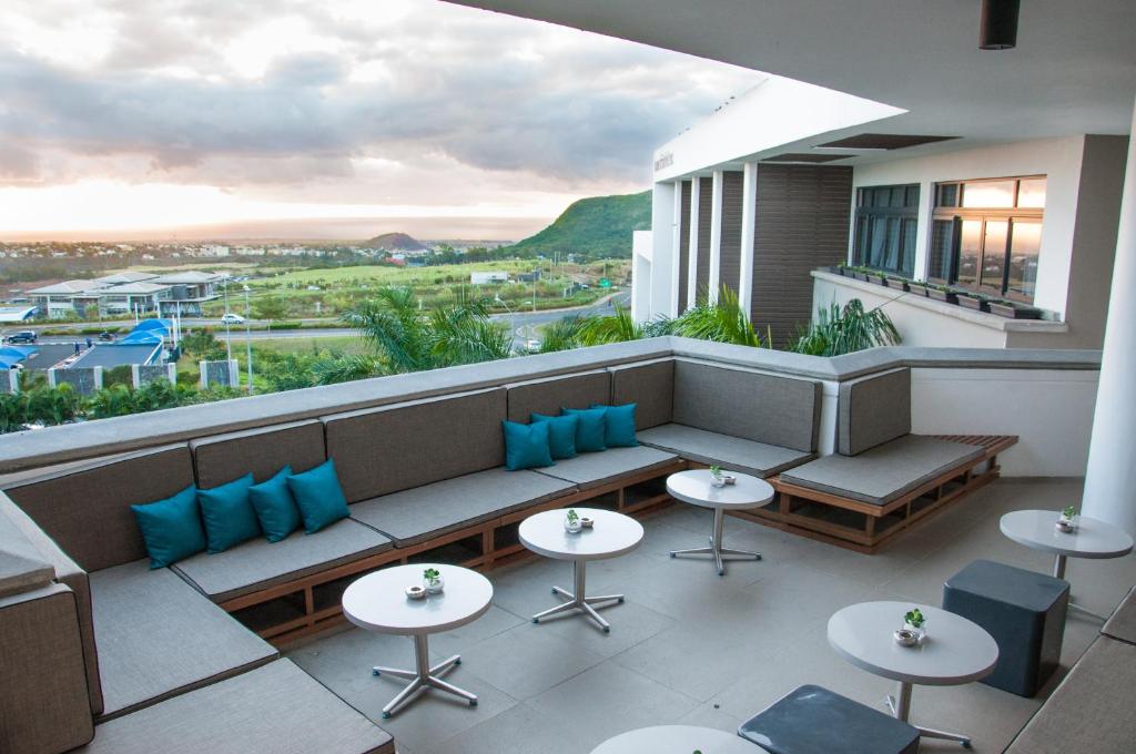 Voila Bagatelle 2.jpg