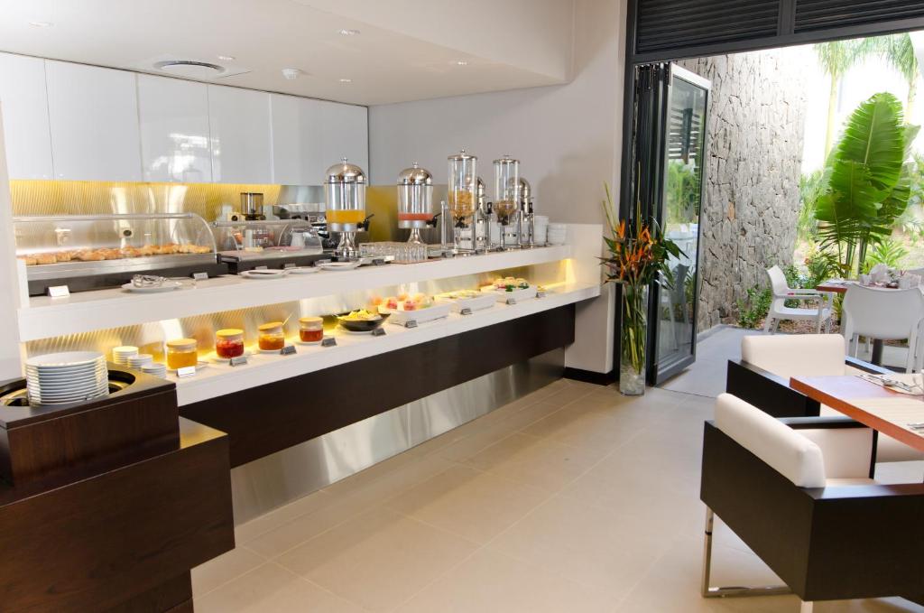 Voila Bagatelle breakfast.jpg