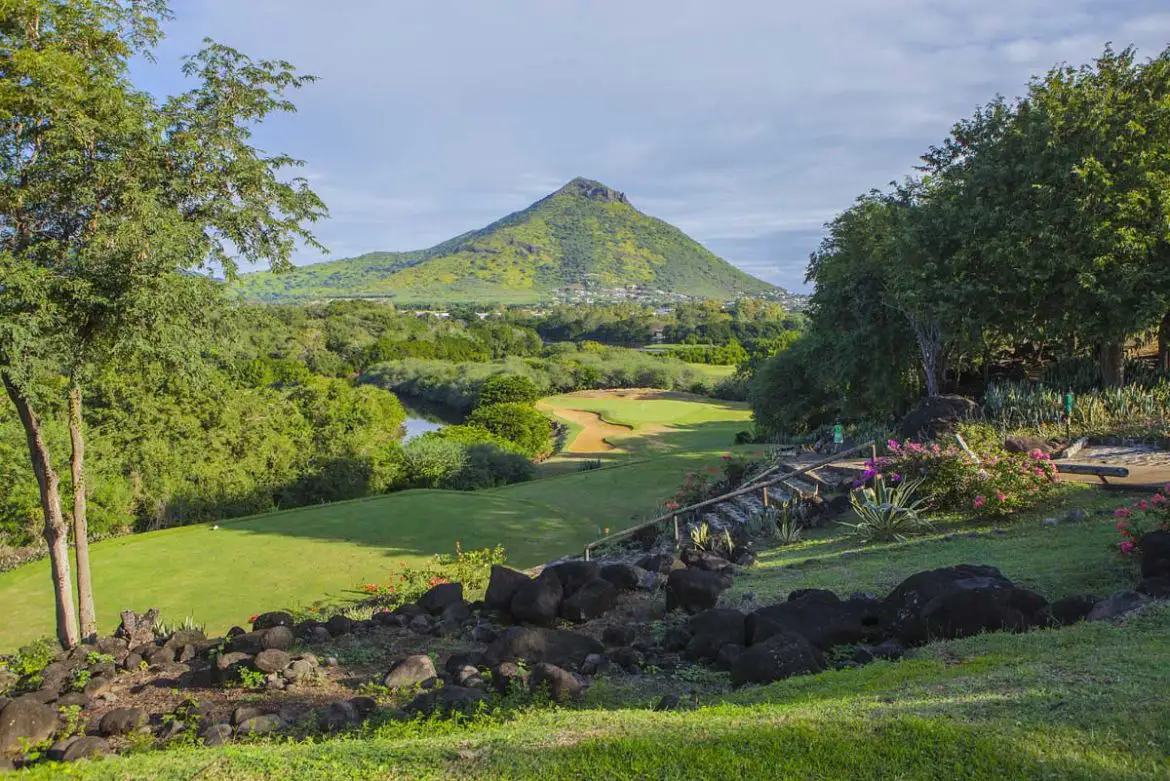 golf-signature-hole-1170x781.webp